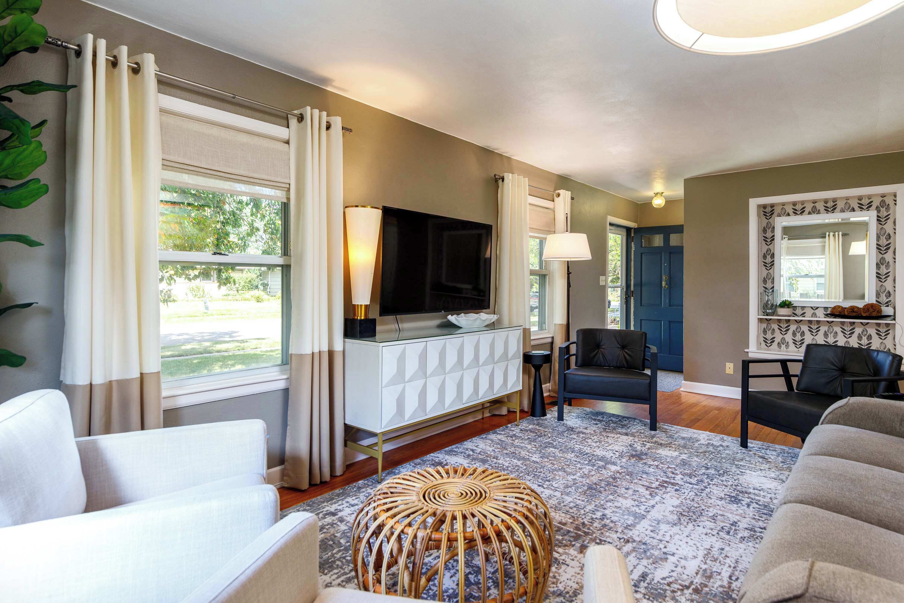 TV, fireplace, offices