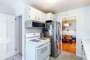Coffee/tea maker, fridge, microwave, oven