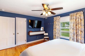 4 bedrooms, iron/ironing board, travel cot, WiFi