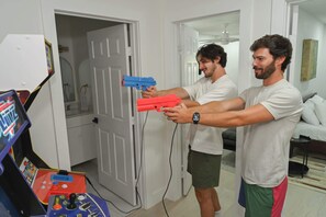 Games room - Fun 4BR Near Downtown+Pool+Sauna & more! (Austin)