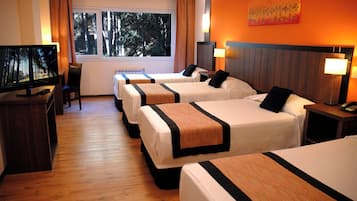 1 habitación, tabla de planchar con plancha, wifi gratis y ropa de cama