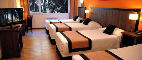 4 habitaciones, tabla de planchar con plancha y wifi gratis