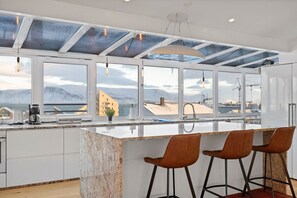 Microondas, horno, parrilla de estufa y lavavajillas 