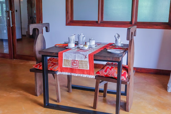 Café da manhã completo grátis todos os dias