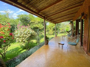 Deluxe Double Room, Balcony | Pemandangan taman