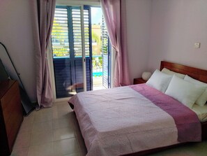 2 bedrooms, in-room safe, iron/ironing board, free WiFi