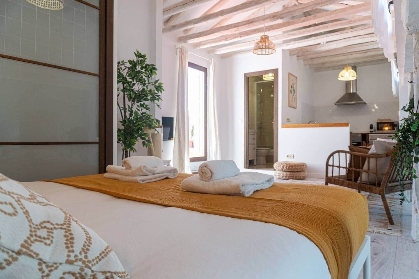 Iron/ironing board, WiFi, bed sheets