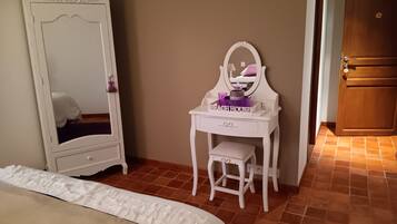 Habitación doble, vistas al parque | Cortinas opacas y sistema de insonorización