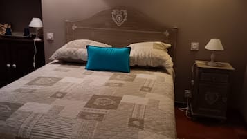 Blackout drapes, soundproofing, iron/ironing board, free WiFi