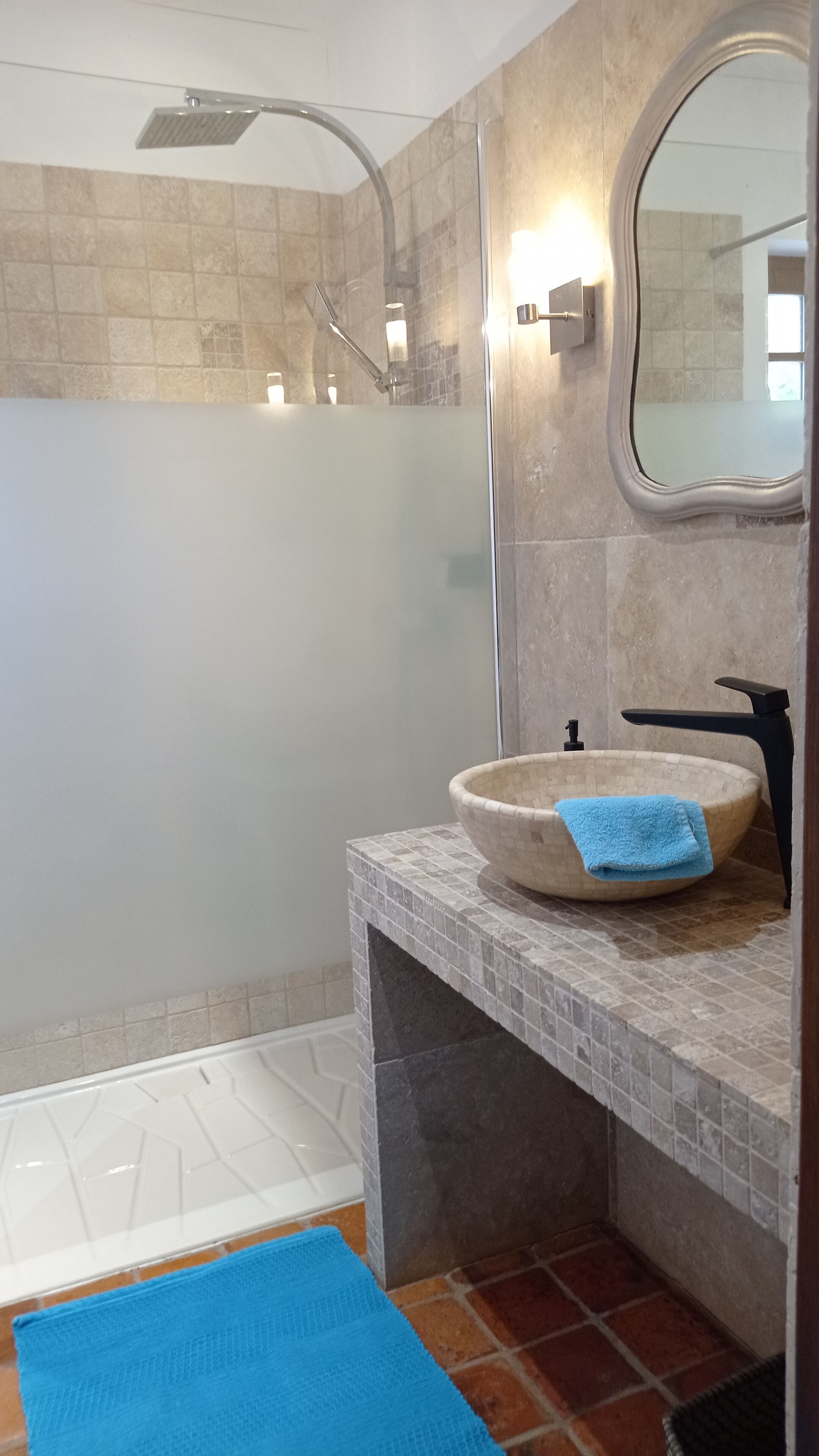 Blackout curtains, soundproofing, iron/ironing board, free WiFi