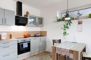 Kühlschrank, Ofen, Herdplatte, Geschirrspüler