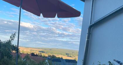 Apartment 'Am Rothen Hang' mit Bergblick, privater Terrasse und WLAN