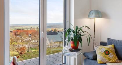 Apartment 'Am Rothen Hang' mit Bergblick, privater Terrasse und WLAN
