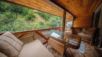 Deluxe Suite, Mountain View | Balcony