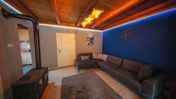 Deluxe Suite, Mountain View | Living area