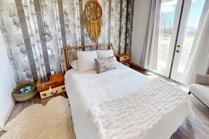 4 عدّة غرف نوم ومكواة/لوح كي وواي فاي وملاءات أسرّة