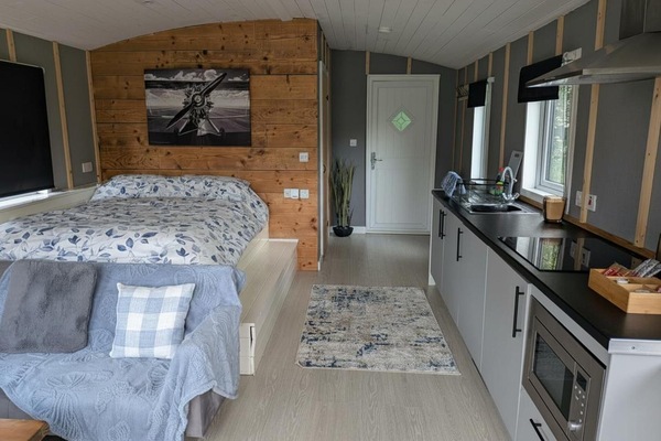 1 bedroom, bed sheets