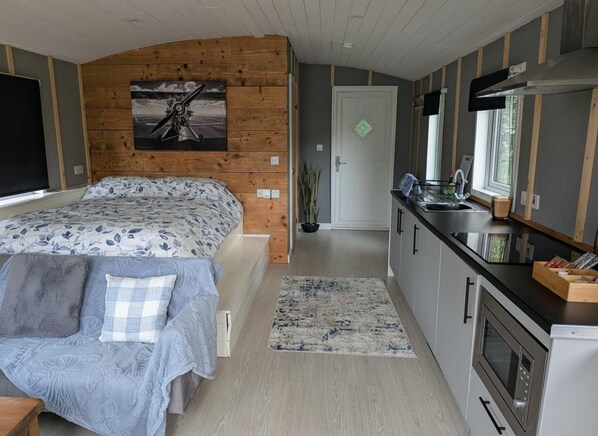 1 habitación y ropa de cama