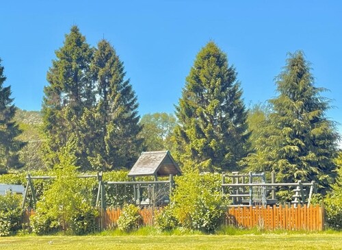 Tranquil Cabin Retreat- Sleeps 2, Parking