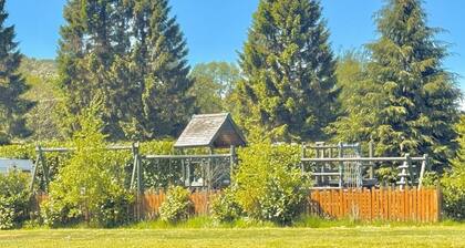 Tranquil Cabin Retreat- Sleeps 2, Parking