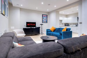 Fernseher, Videospiele, Tischfußball