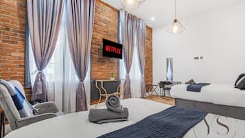 5 bedrooms, iron/ironing board, WiFi, bed sheets