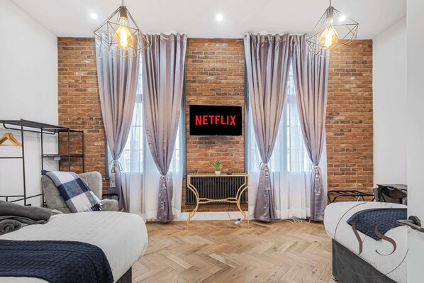 5 habitaciones, tabla de planchar con plancha, wifi y ropa de cama 