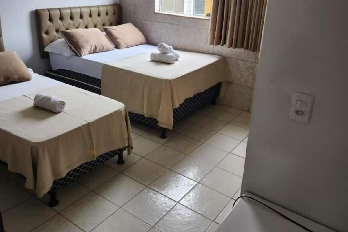 Chambre avec lits jumeaux | Wi-Fi gratuit, draps fournis