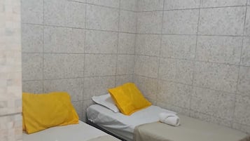 Quarto triplo | Wi-Fi de cortesia, roupa de cama