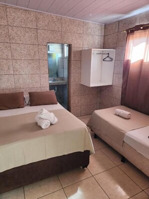 Free WiFi, bed sheets - Hotel Goiás Norte (Goiânia)