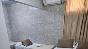 واي فاي مجانًا وملاءات أسرّة