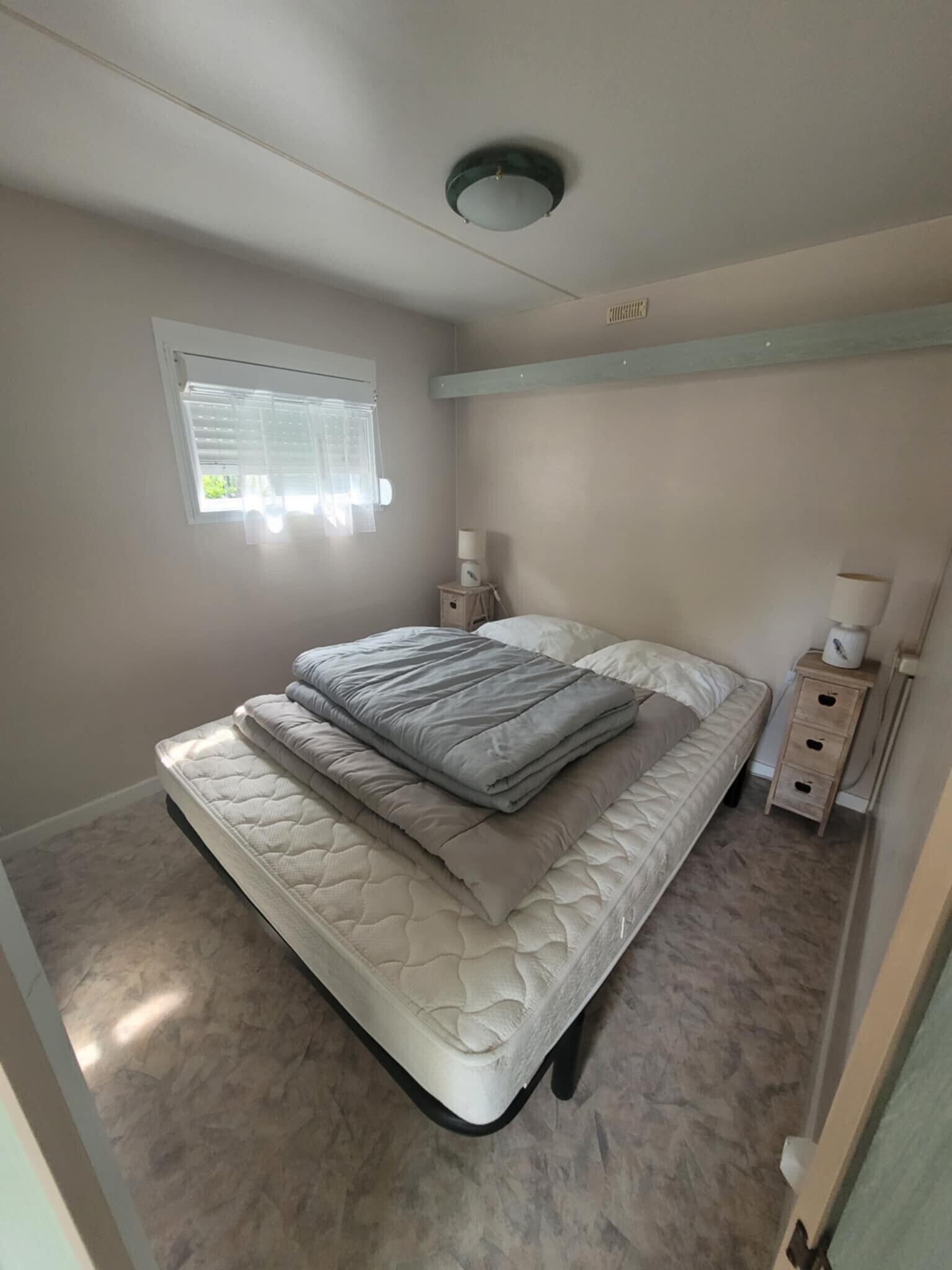 2 bedrooms, iron/ironing board