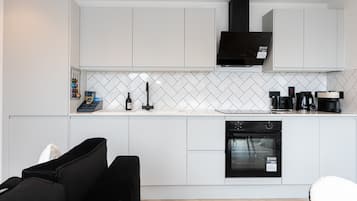 Kühlschrank, Ofen, Herdplatte, Geschirrspüler