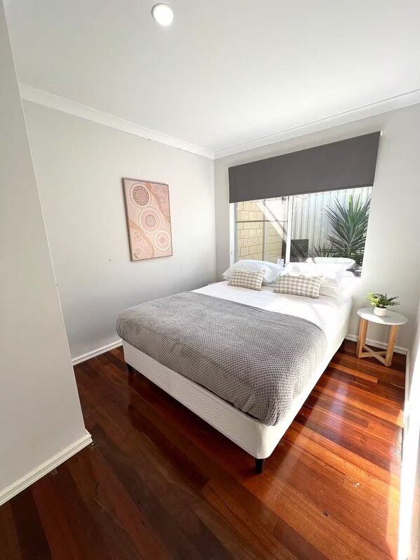 3 bedrooms, iron/ironing board, WiFi, bed sheets