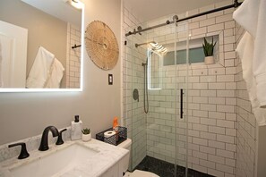 Douche, serviettes fournies