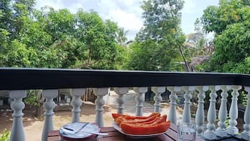 Dobbelt- eller tomannsrom, balkong, hageutsikt | Terrasse/patio