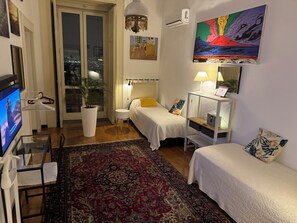 2 habitaciones, tabla de planchar con plancha, wifi y ropa de cama