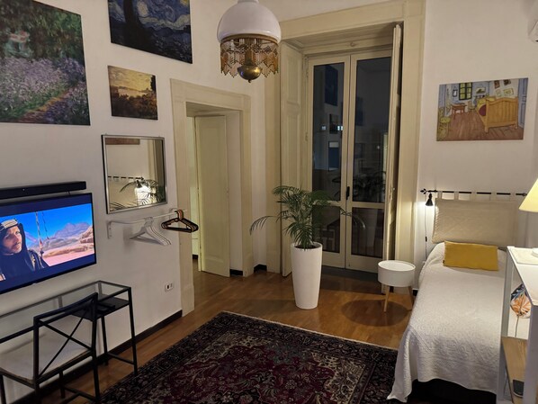 2 habitaciones, tabla de planchar con plancha, wifi y ropa de cama