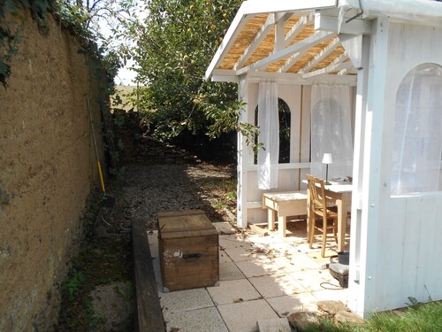 Suite cabanes & Roulottes  – Un Séjour au cœur du potager petit déj inclus .