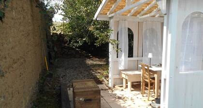 Suite cabanes & Roulottes - A stay in the heart of the vegetable garden, breakfast included.