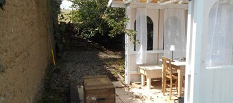 Suite cabanes & Roulottes - A stay in the heart of the vegetable garden, breakfast included.