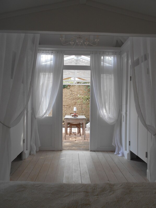 1 bedroom, bed sheets