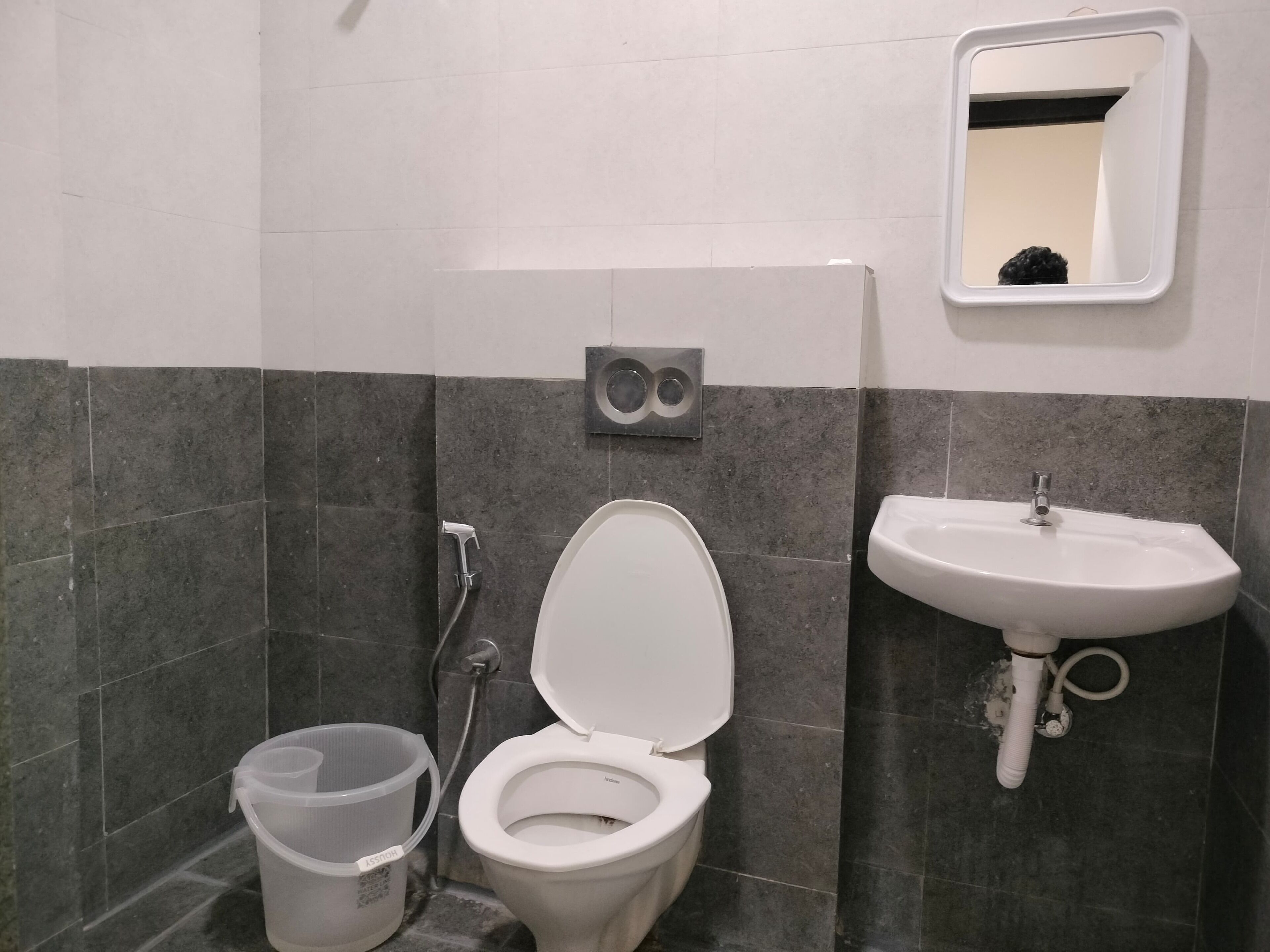 A bathroom with a toilet, a bidet, and a sink.