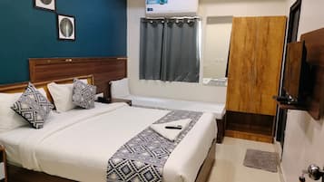 Desk, laptop workspace, free WiFi