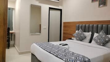 Deluxe Double Room | Desk, laptop workspace, free WiFi