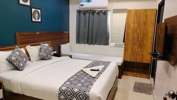 Desk, laptop workspace, free WiFi