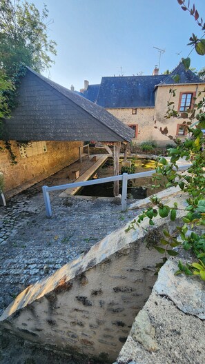 Property grounds - The steeple house in the heart of Mayenne. Peace and quiet (Chémeré-le-Roi)