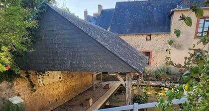 The steeple house in the heart of Mayenne. Peace and quiet