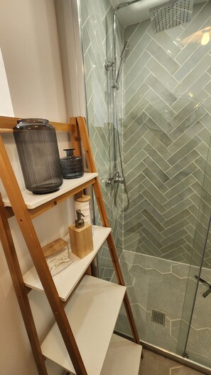 Shower, hair dryer, towels, soap - The steeple house in the heart of Mayenne. Peace and quiet (Chémeré-le-Roi)