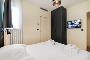 Apartment | 2 bedrooms, laptop workspace, iron/ironing board, bed sheets